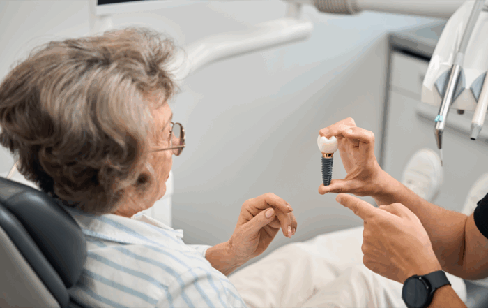 idade avançada e implantes existe um limite de idade para voltar a sorrir?