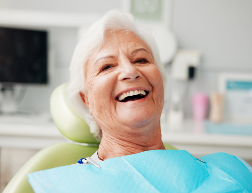Tenho 70 anos. Ainda vou a tempo de colocar implantes?