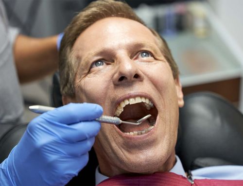 Um dente escureceu sozinho. O que pode estar a acontecer?